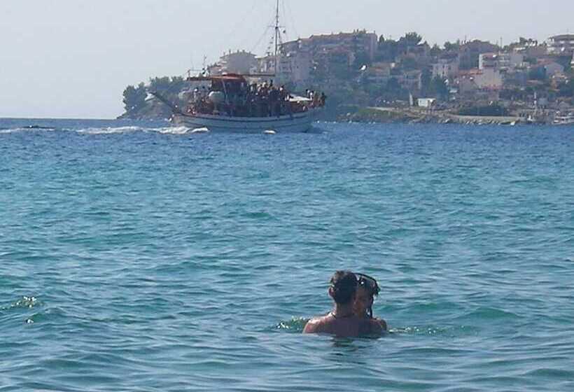 پانسیون Welcome To Hotel Petunia, In Neos Marmaras,xalkidiki ,greece, Triple Room 1