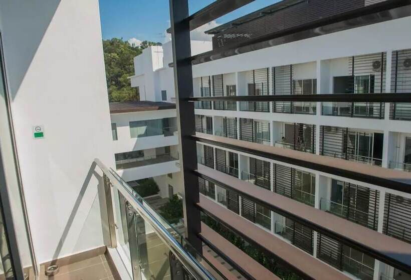 פנסיון Yo.om @ Aeropod Ecohom Stay 13