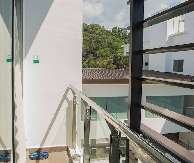 פנסיון Yo.om @ Aeropod Ecohom Stay 13