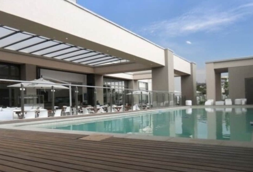 Sandton Skye Apartment   616