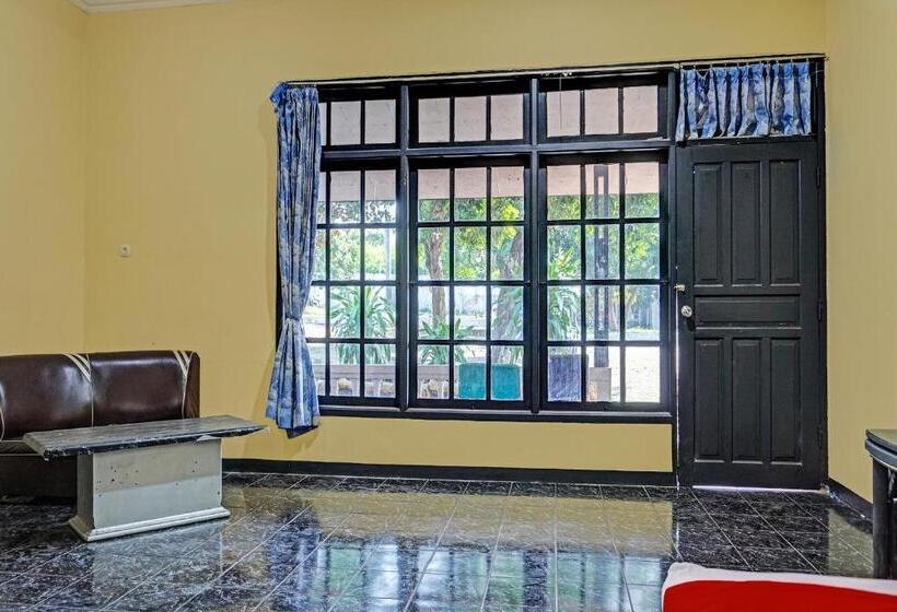 Spot On 91798 Hotel Grand Mutiara