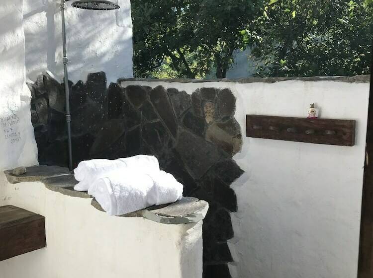 Viga Vieja Cabaña Rustica By Nomad Guru