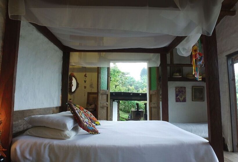 Viga Vieja Cabaña Rustica By Nomad Guru