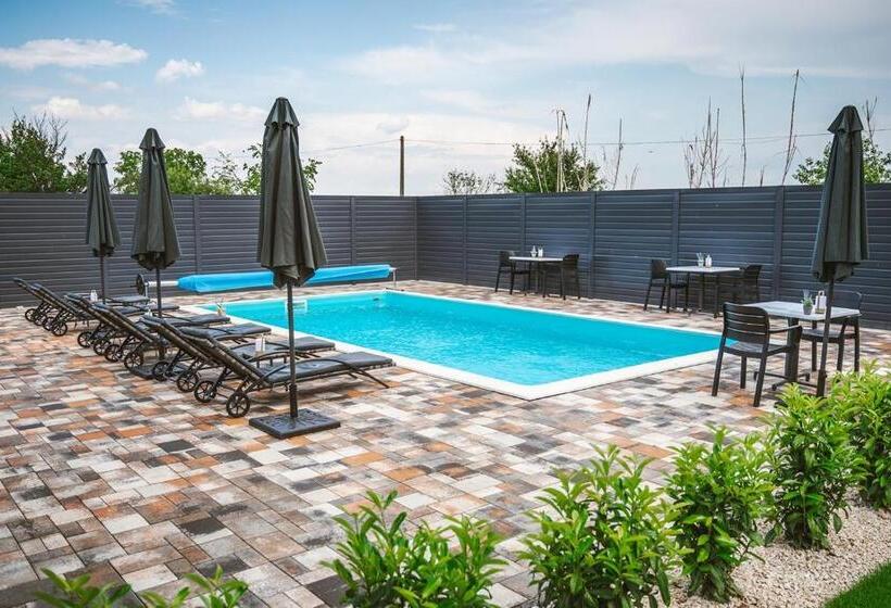 مبيت وإفطار Palkonyha Panzió Speiz