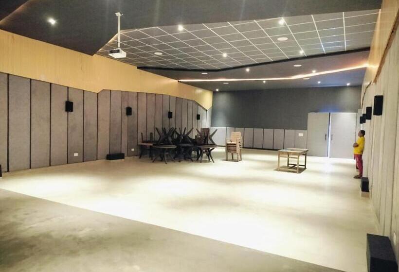 Hoa Resorts   Mountain View With Infinity Pool