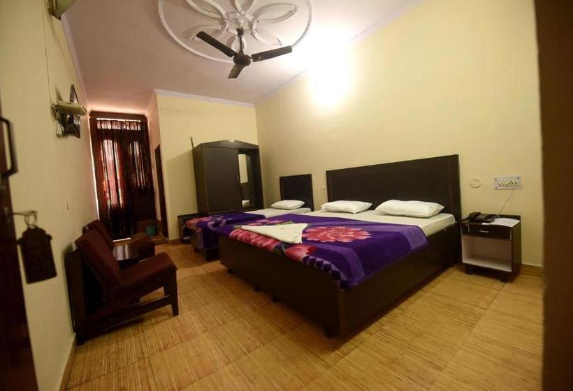 فندق Aarti The Boutique