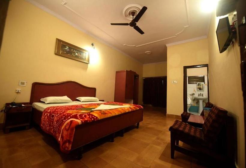 فندق Aarti The Boutique