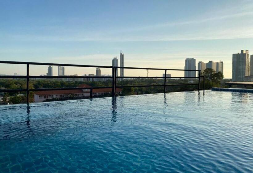 Bear’s Den Hotel Pattaya