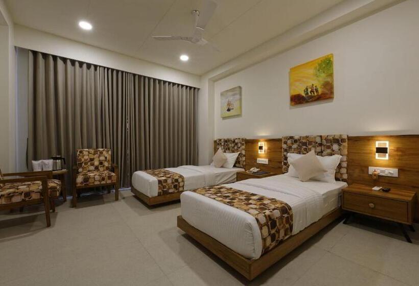 فندق Flourish International