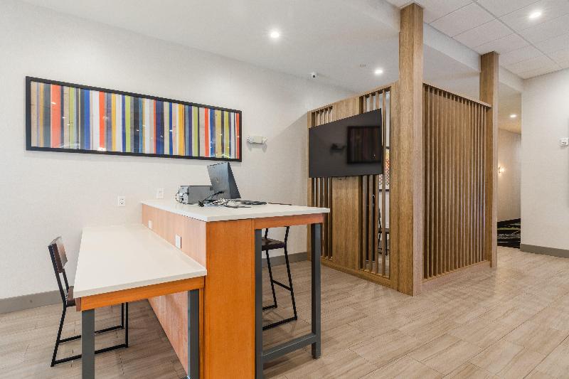 Отель Holiday Inn Express & Suites Columbia Downtown The Vista, An Ihg