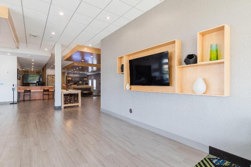 Отель Holiday Inn Express & Suites Columbia Downtown The Vista, An Ihg