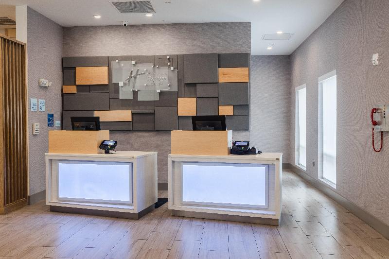 Отель Holiday Inn Express & Suites Columbia Downtown The Vista, An Ihg