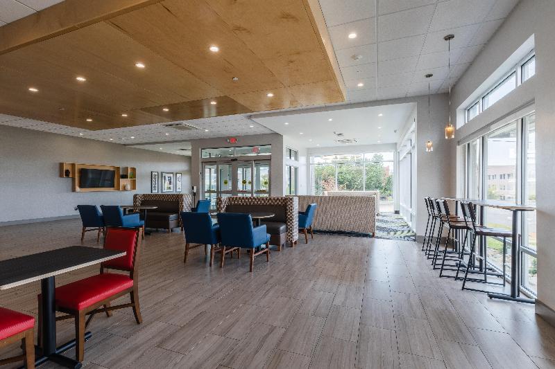 Отель Holiday Inn Express & Suites Columbia Downtown The Vista, An Ihg