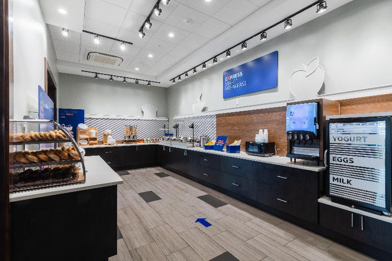 Отель Holiday Inn Express & Suites Columbia Downtown The Vista, An Ihg