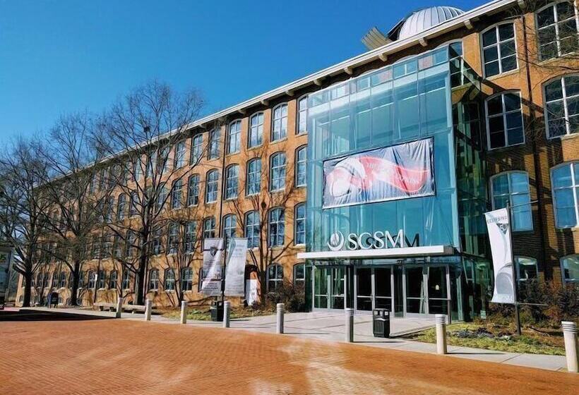 Отель Holiday Inn Express & Suites Columbia Downtown The Vista, An Ihg