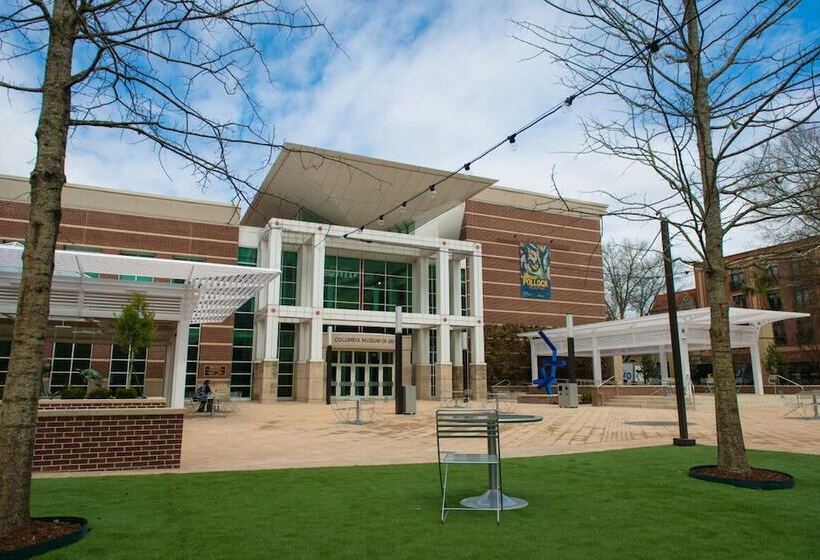 Отель Holiday Inn Express & Suites Columbia Downtown The Vista, An Ihg