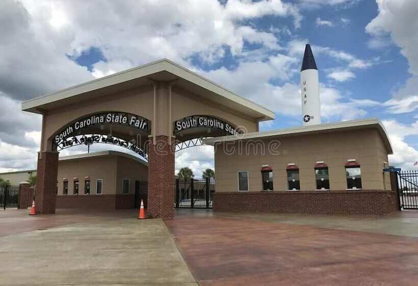 Отель Holiday Inn Express & Suites Columbia Downtown The Vista, An Ihg