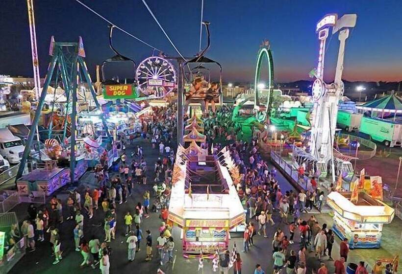 Отель Holiday Inn Express & Suites Columbia Downtown The Vista, An Ihg