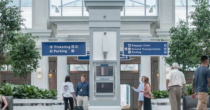 Отель Holiday Inn Express & Suites Columbia Downtown The Vista, An Ihg