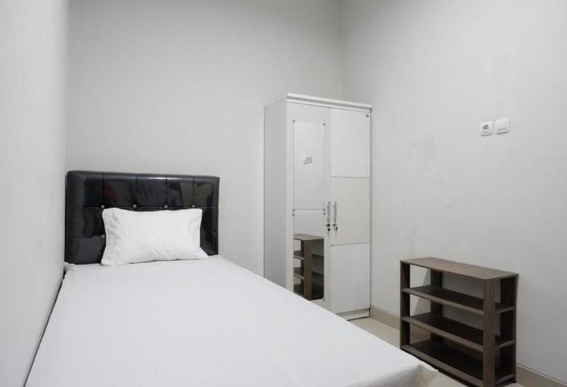 ホテル Koolkost Female Syariah Near Rsu Syubbanul Wathon Magelang