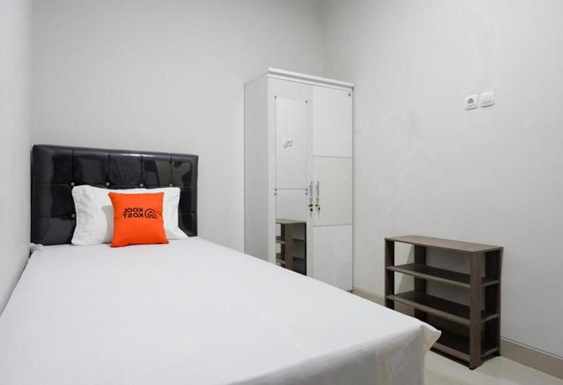 ホテル Koolkost Female Syariah Near Rsu Syubbanul Wathon Magelang