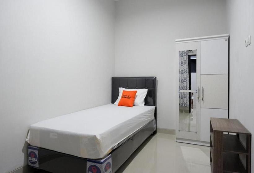 ホテル Koolkost Female Syariah Near Rsu Syubbanul Wathon Magelang