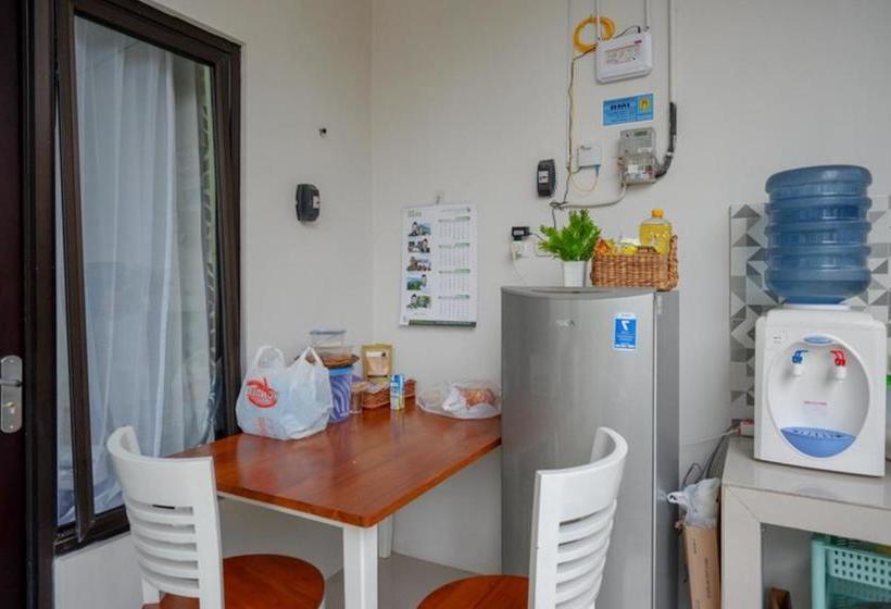 ホテル Koolkost Female Syariah Near Rsu Syubbanul Wathon Magelang