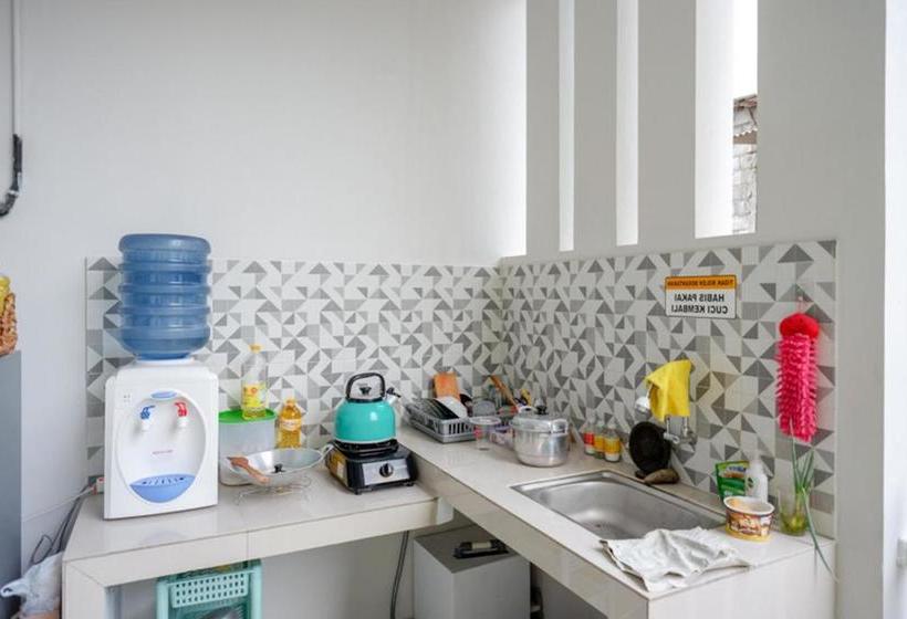 ホテル Koolkost Female Syariah Near Rsu Syubbanul Wathon Magelang