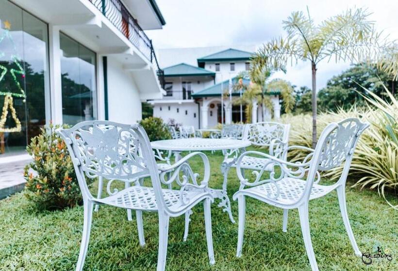 בית מלון כפרי Lakegala Resort