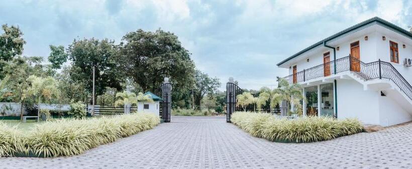 فندق Lakegala Resort