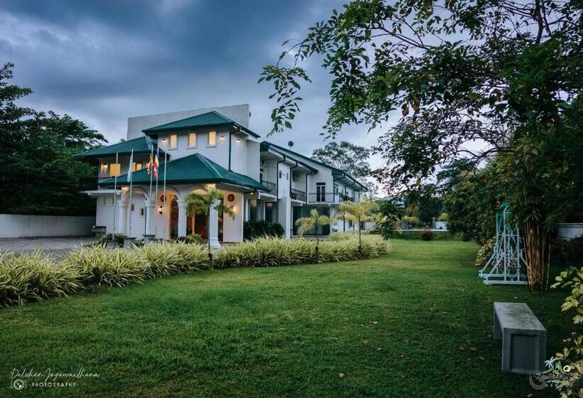 فندق Lakegala Resort