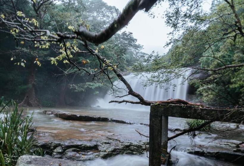 בית מלון כפרי Lakegala Resort