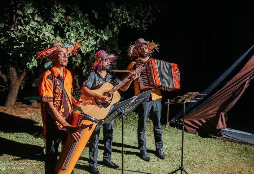 בית מלון כפרי Lakegala Resort