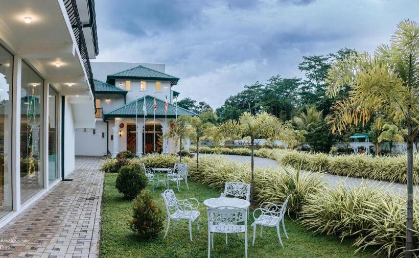 בית מלון כפרי Lakegala Resort