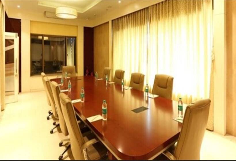 فندق Treebo Premium Metropolis