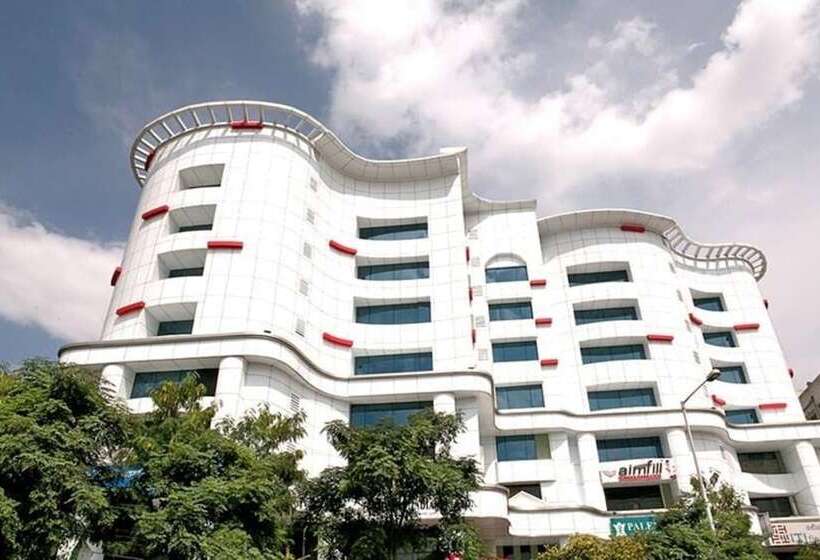 فندق Treebo Premium Metropolis