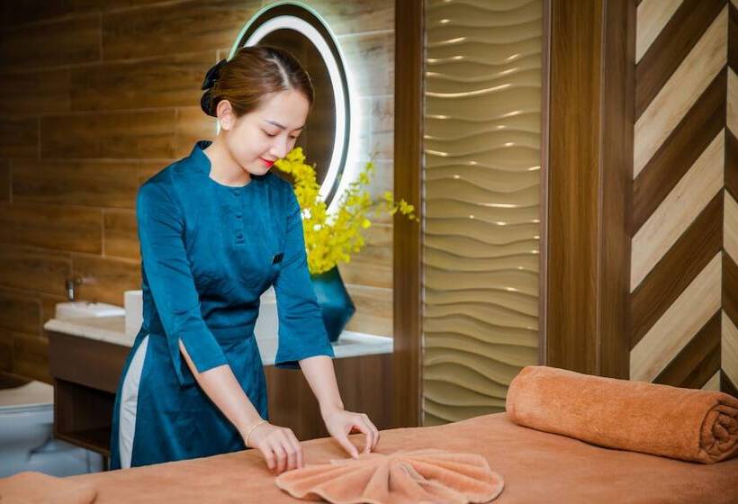 هتل Muong Thanh Luxury Ha Long Centre