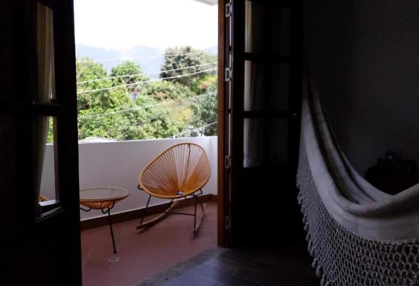 בית מלון כפרי On The Rock