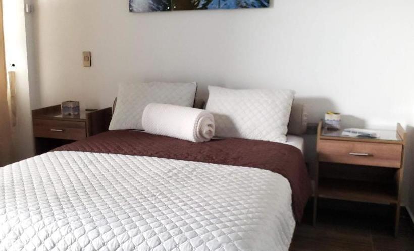 בית מלון כפרי On The Rock