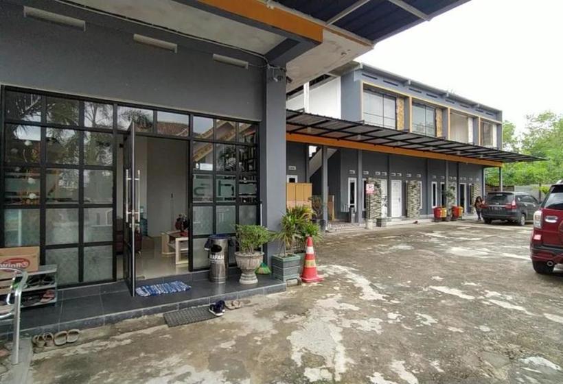 בית מלון כפרי Oyo 90054 Wisma Arafah