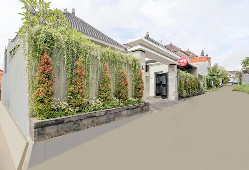 فندق Oyo 90057 Riverside Bali Villas