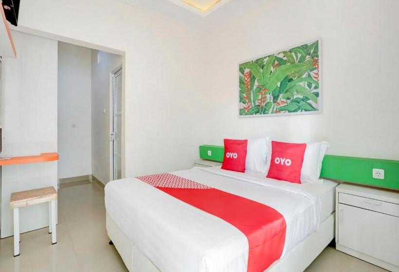 فندق Oyo 90057 Riverside Bali Villas