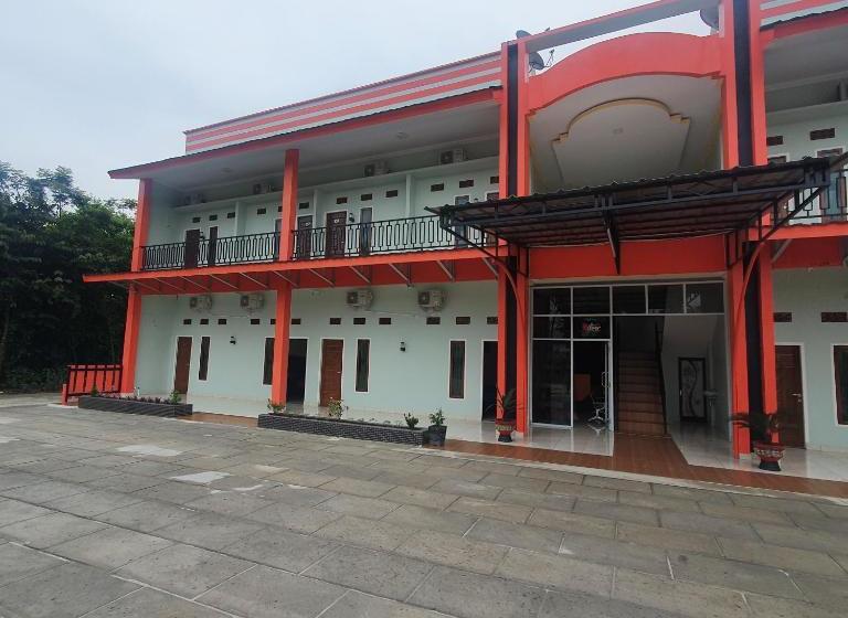 בית מלון כפרי Oyo 90063 Silver Homestay Syariah