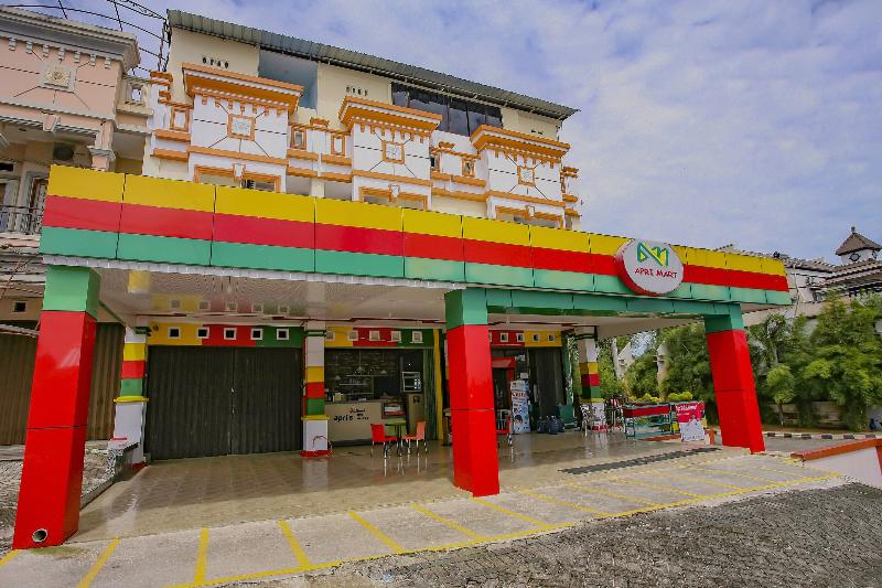 酒店 Oyo 90072 Apri Inn Syariah