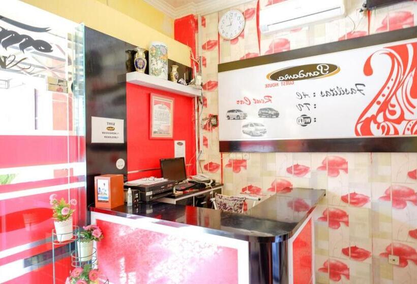 Отель Pandawa Guest House At Ngaliyan Square Mitra Reddoorz
