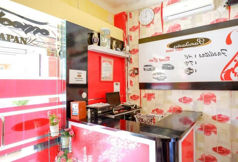 Отель Pandawa Guest House At Ngaliyan Square Mitra Reddoorz