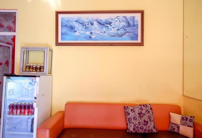 ホテル Pandawa Guest House At Ngaliyan Square Mitra Reddoorz