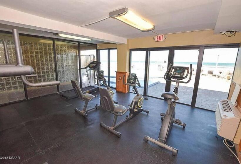 فندق Pirates Cove Resort Studios!