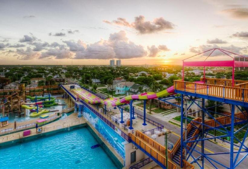 فندق Pirates Cove Resort Studios!