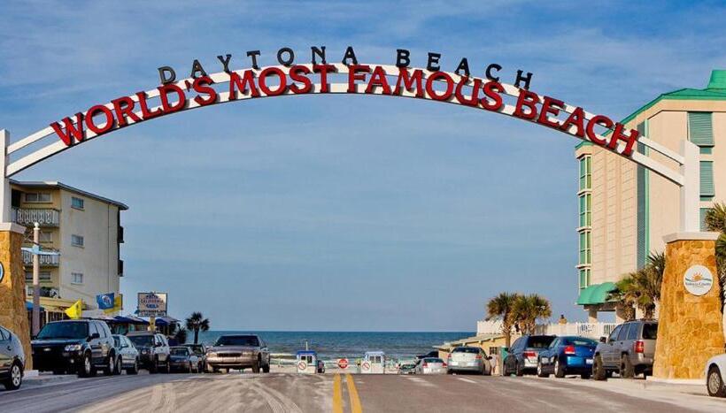 فندق Pirates Cove Resort Studios!